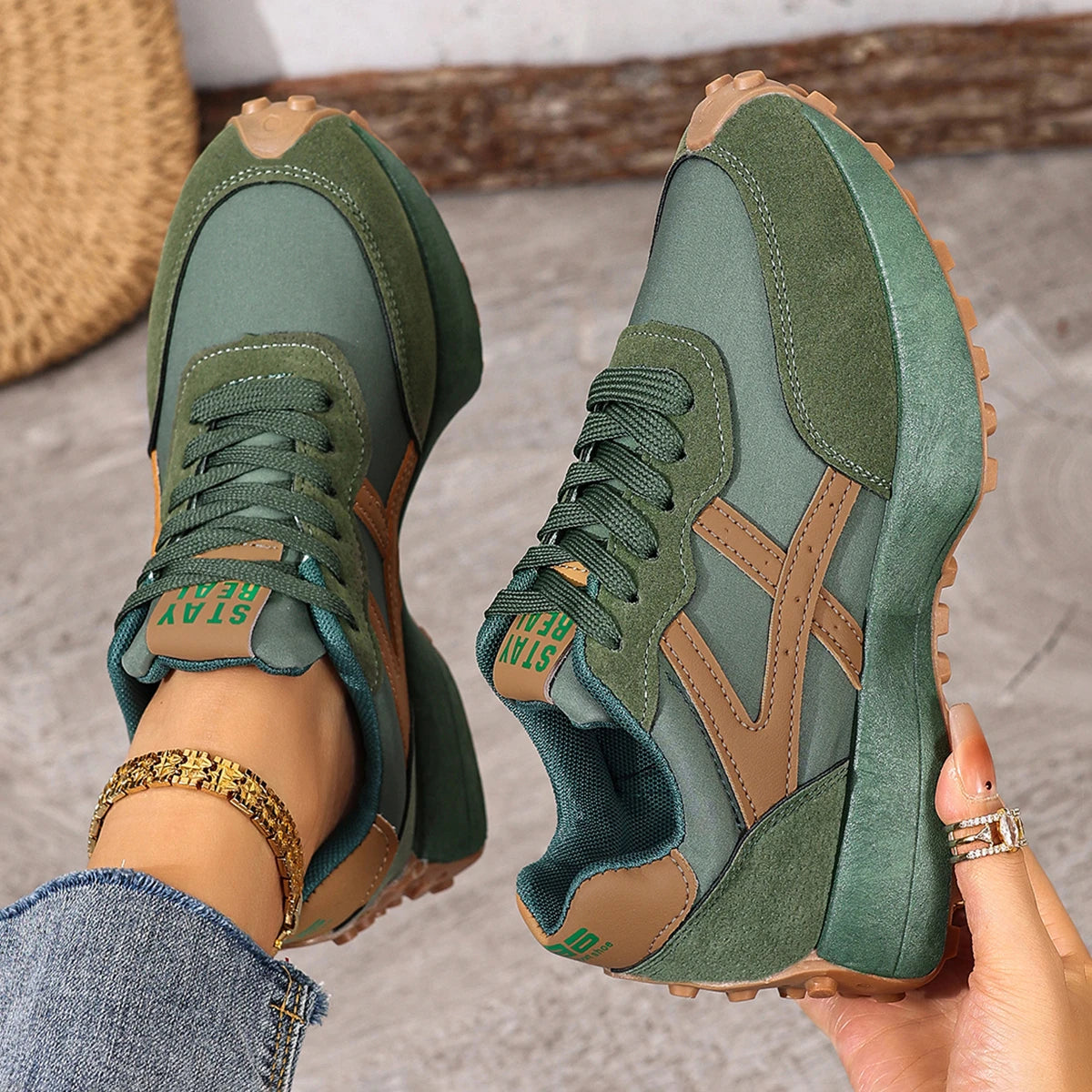 Women Sneakers 2025 New Leisure Running Shoes Fashion Designer Leather Sneakers Women Luxury Platform Sports Shoes for Women