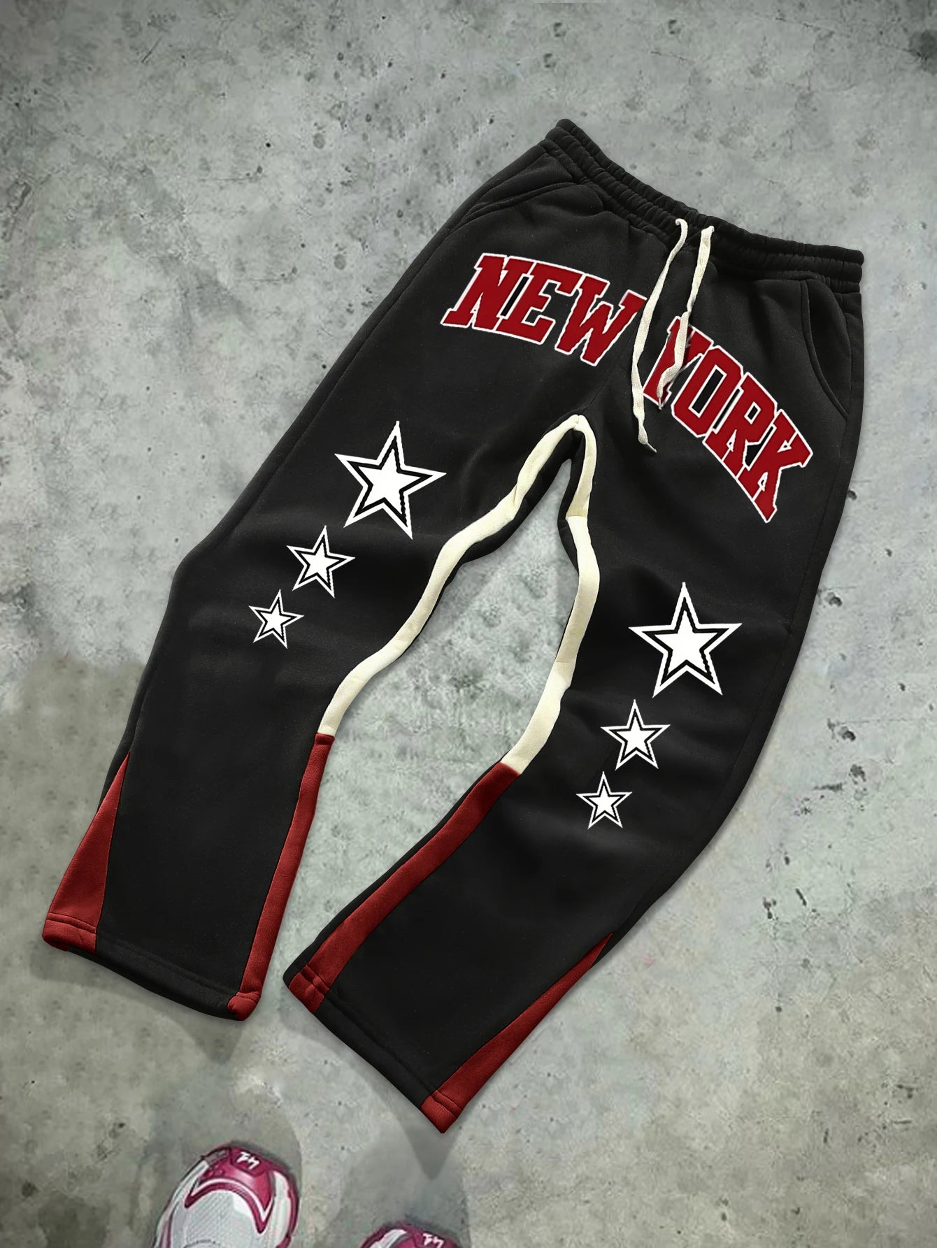 Essential for Men's Street - savvy Fashion! Black Joggers with "NEW YORK" Letters + Star - shaped Personalized Prints